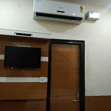 Silver Palace Hotel New Delhi Buitenkant foto