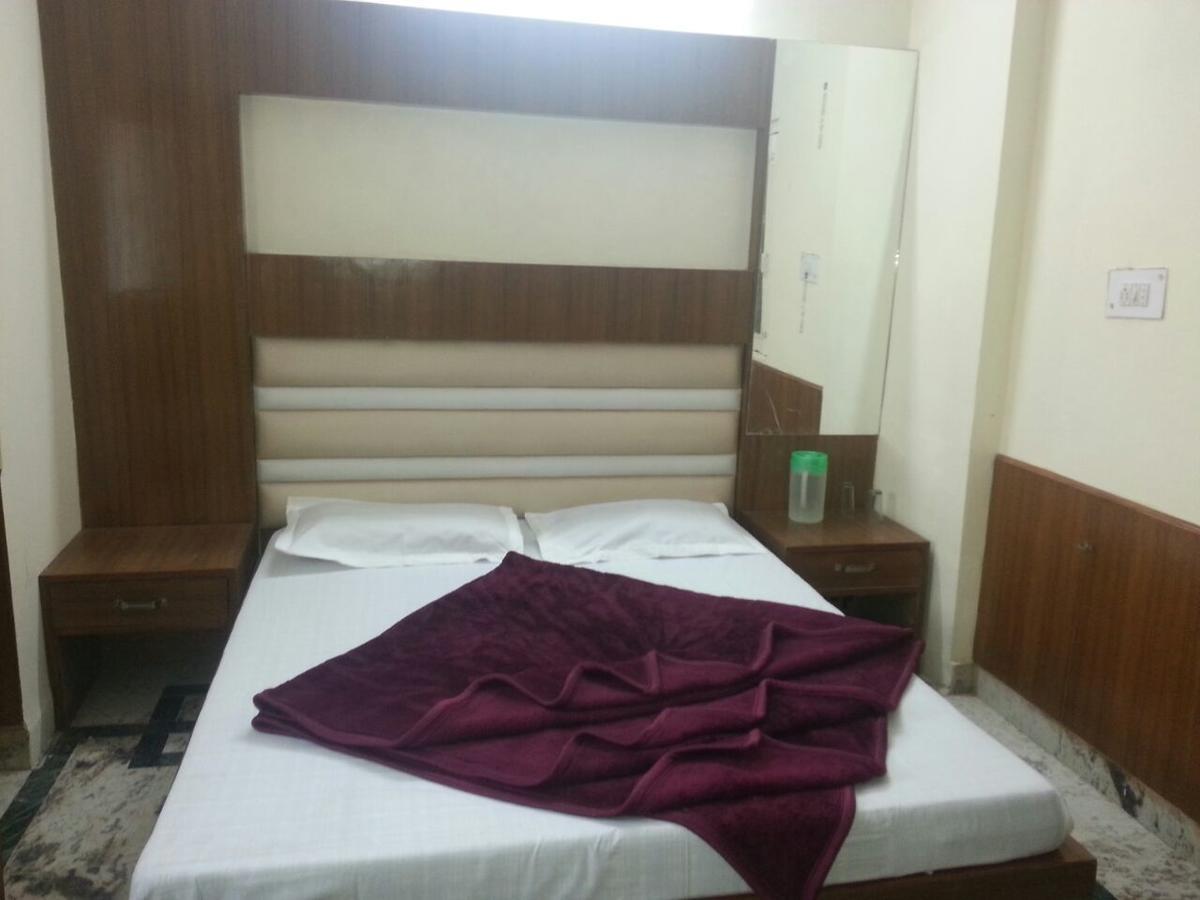 Silver Palace Hotel New Delhi Buitenkant foto
