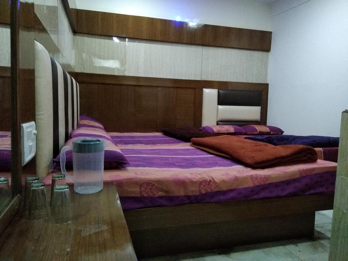 Silver Palace Hotel New Delhi Buitenkant foto