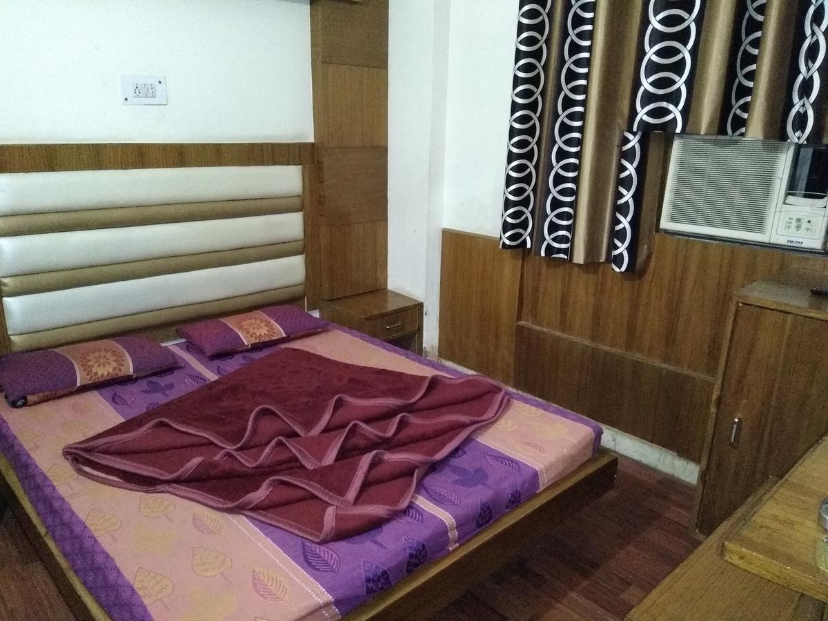 Silver Palace Hotel New Delhi Buitenkant foto
