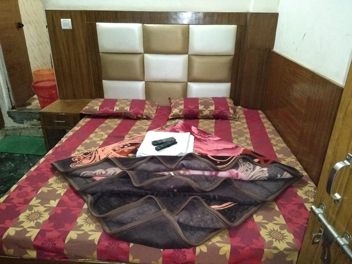 Silver Palace Hotel New Delhi Buitenkant foto
