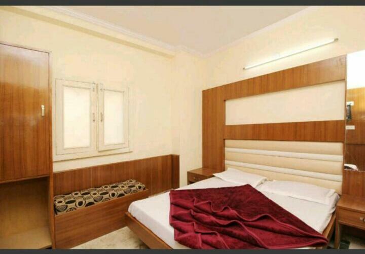 Silver Palace Hotel New Delhi Buitenkant foto