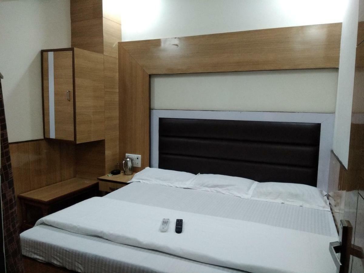 Silver Palace Hotel New Delhi Buitenkant foto