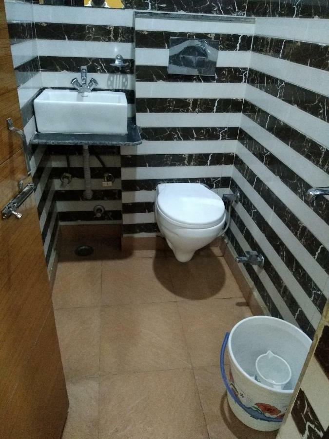 Silver Palace Hotel New Delhi Buitenkant foto