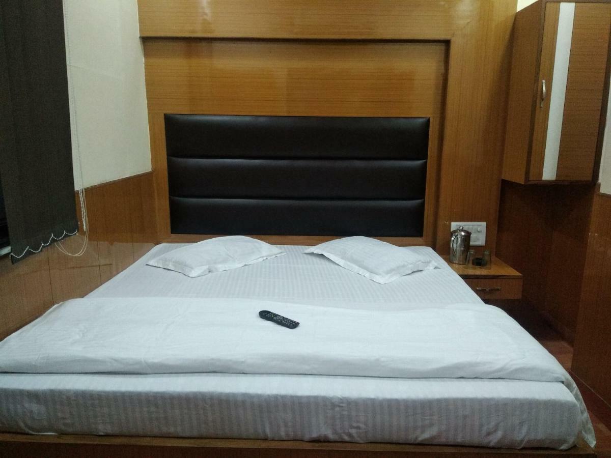 Silver Palace Hotel New Delhi Buitenkant foto
