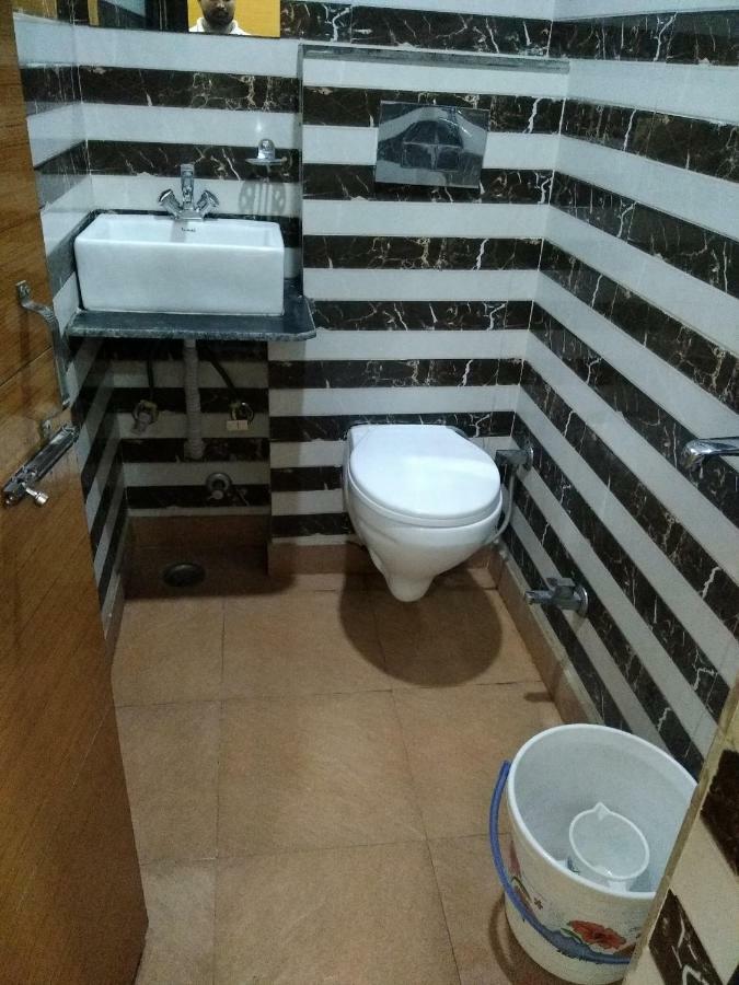 Silver Palace Hotel New Delhi Buitenkant foto