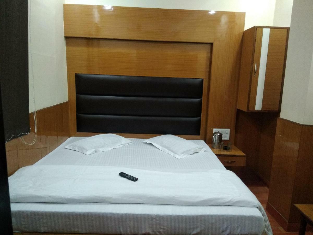 Silver Palace Hotel New Delhi Buitenkant foto