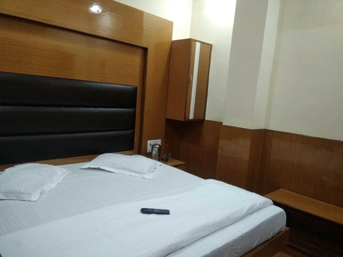 Silver Palace Hotel New Delhi Buitenkant foto
