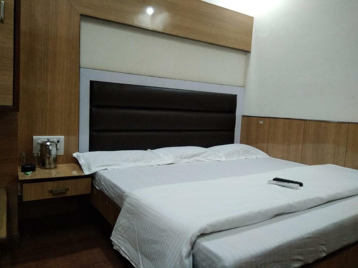 Silver Palace Hotel New Delhi Buitenkant foto