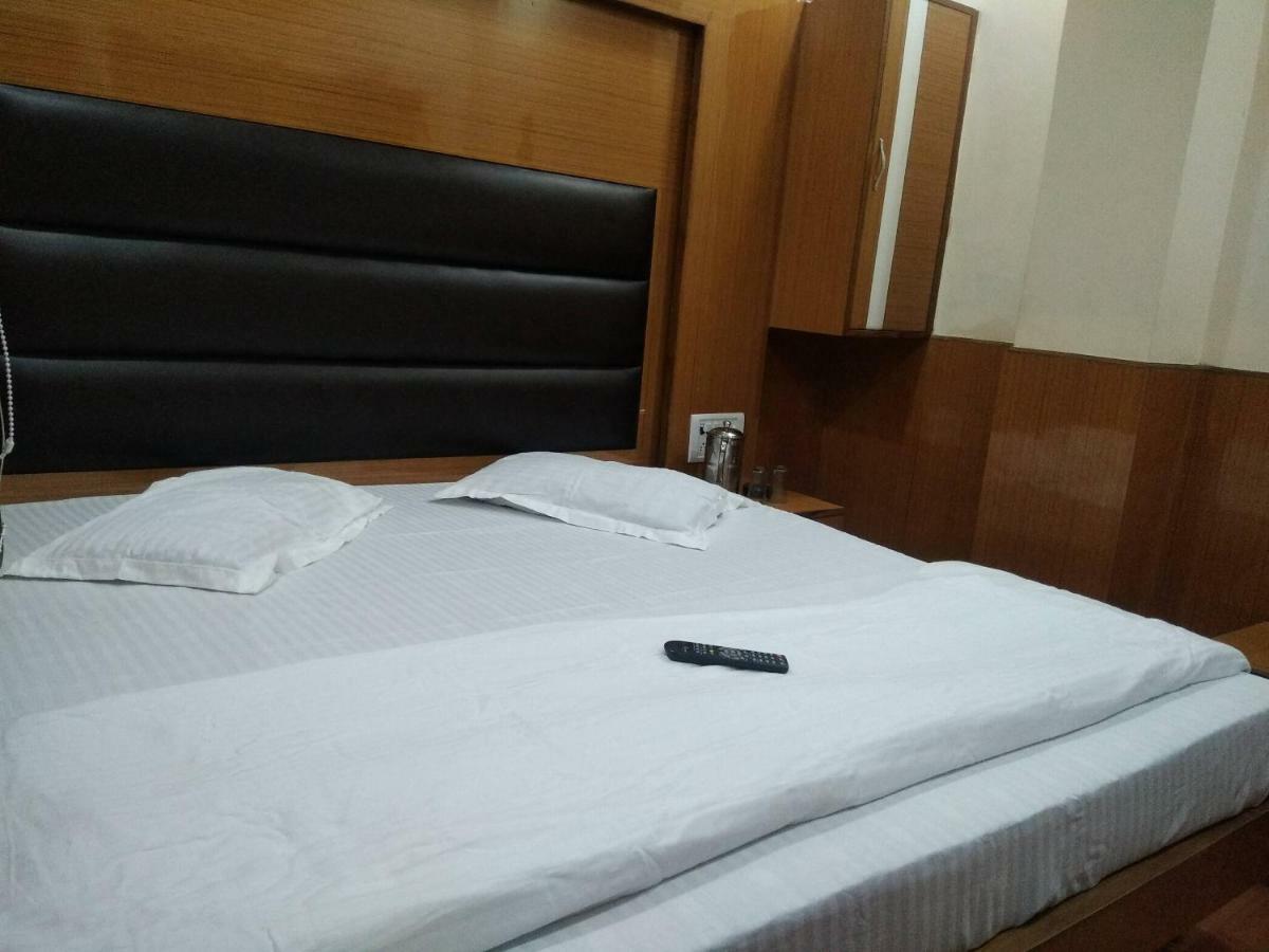 Silver Palace Hotel New Delhi Buitenkant foto