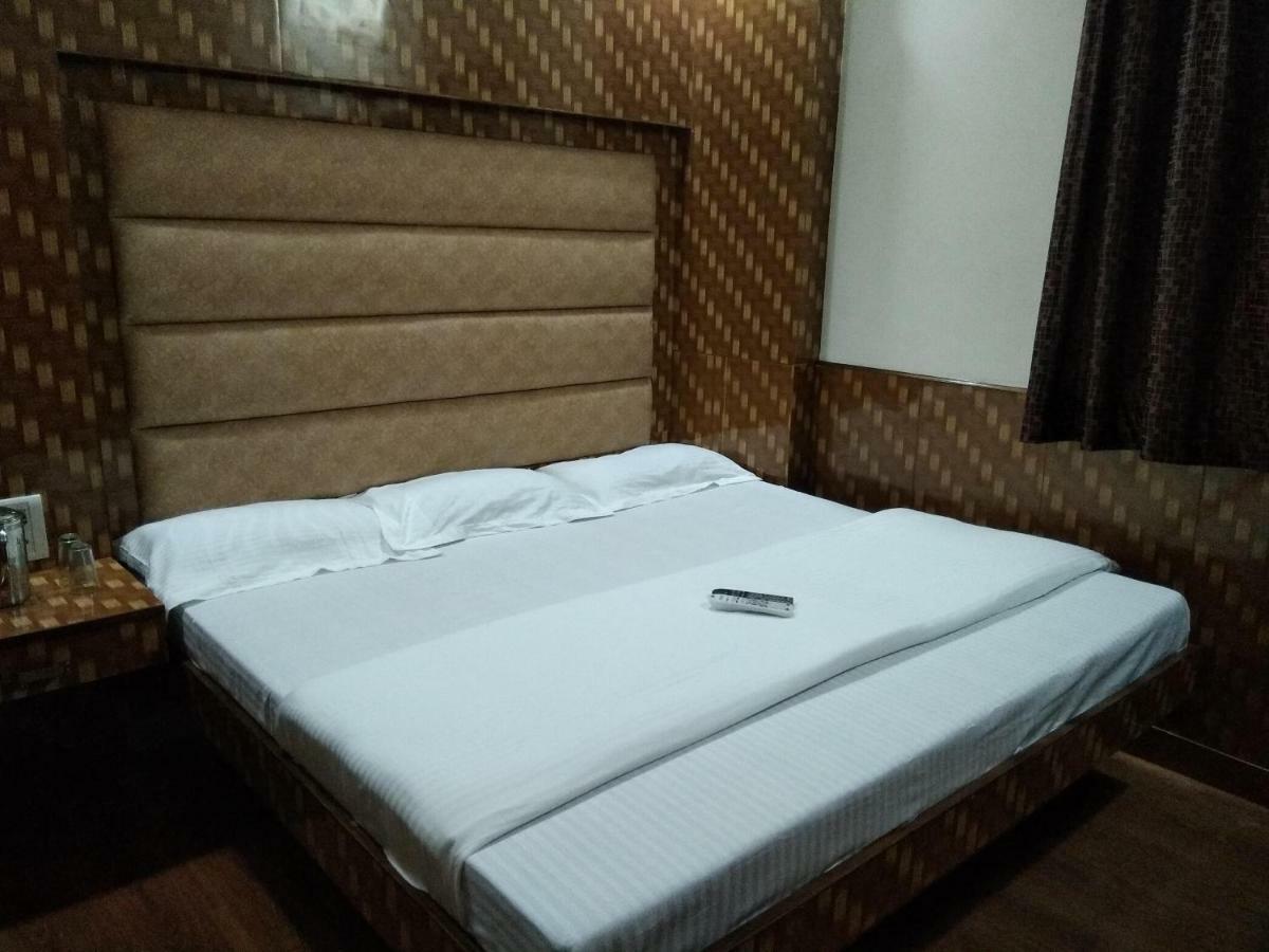 Silver Palace Hotel New Delhi Buitenkant foto