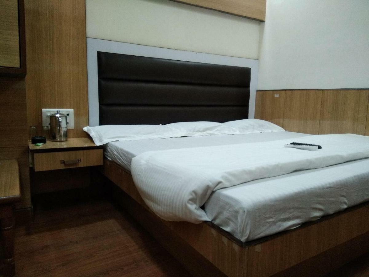 Silver Palace Hotel New Delhi Buitenkant foto