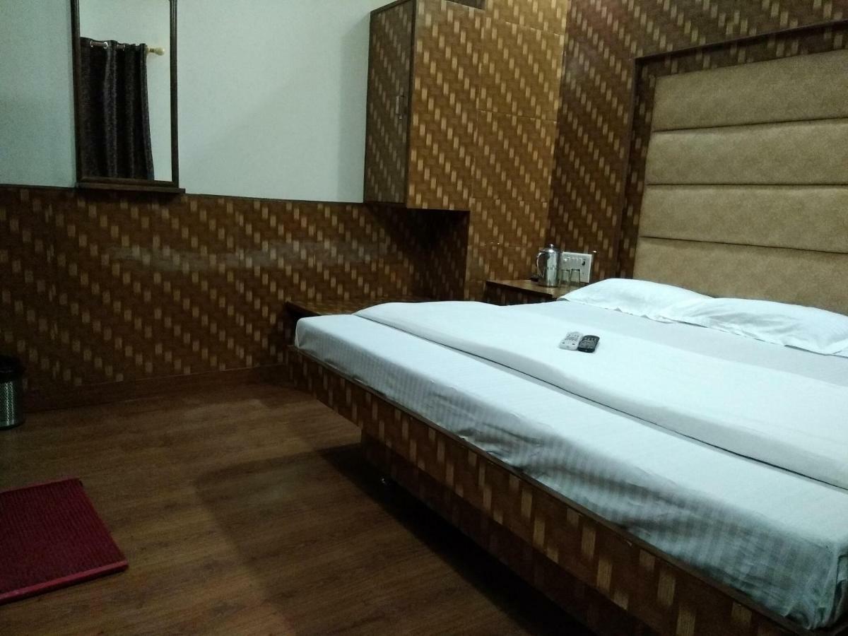 Silver Palace Hotel New Delhi Buitenkant foto