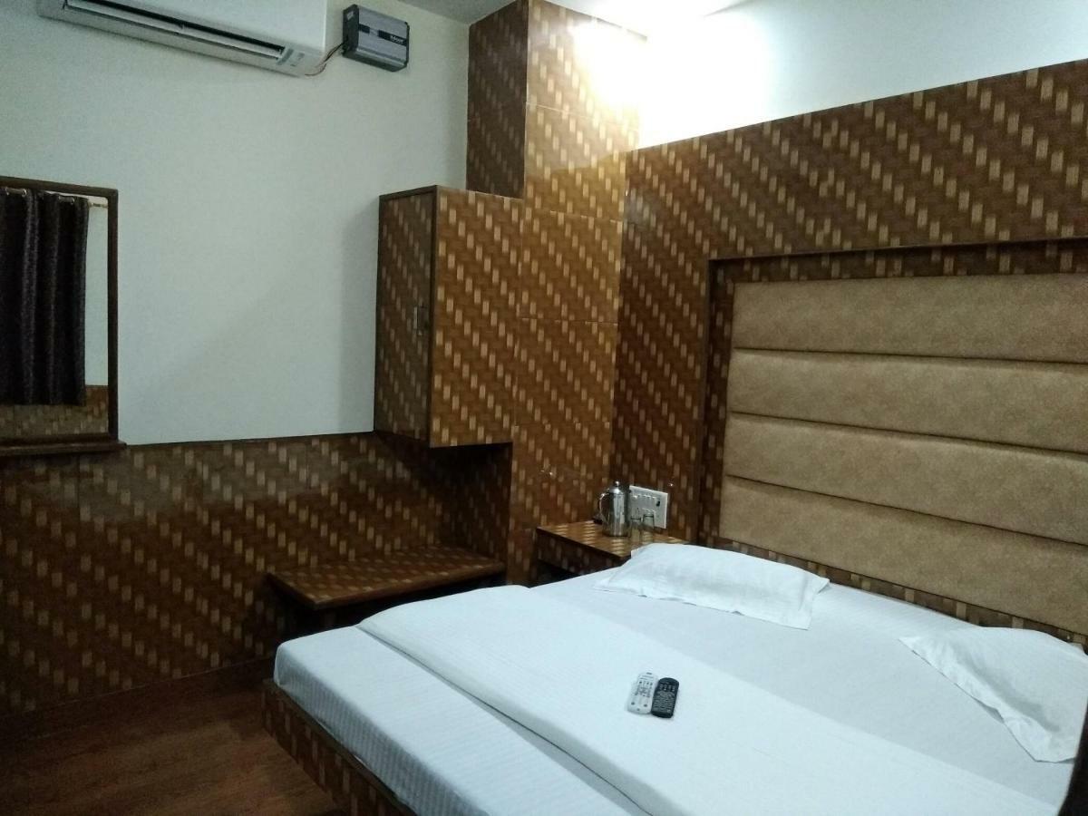 Silver Palace Hotel New Delhi Buitenkant foto