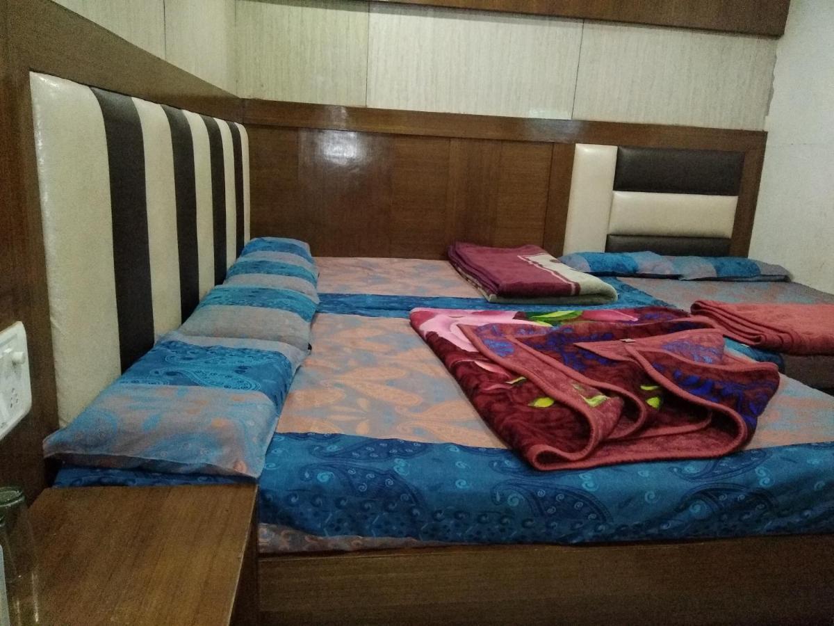 Silver Palace Hotel New Delhi Buitenkant foto